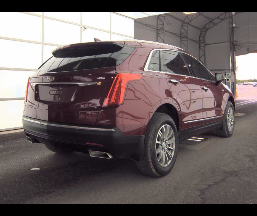 Used 2018 Cadillac XT5 Luxury w/ Driver Awareness Package FWD image 11