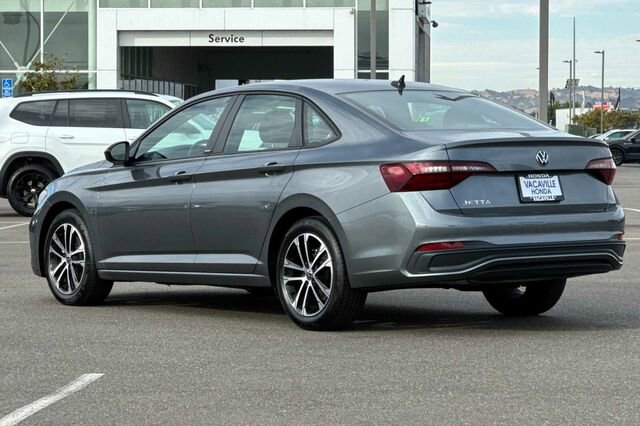 Used 2024 Volkswagen Jetta Sport image 6