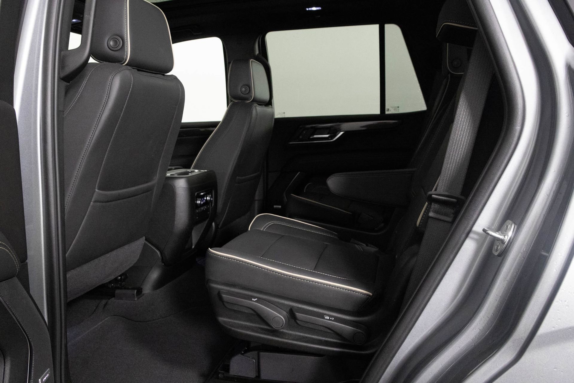 Used 2025 GMC Yukon Elevation image 33