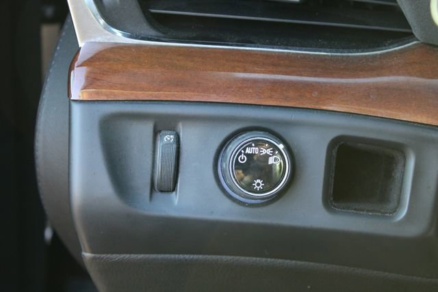 Used 2016 Cadillac Escalade Luxury RWD image 25