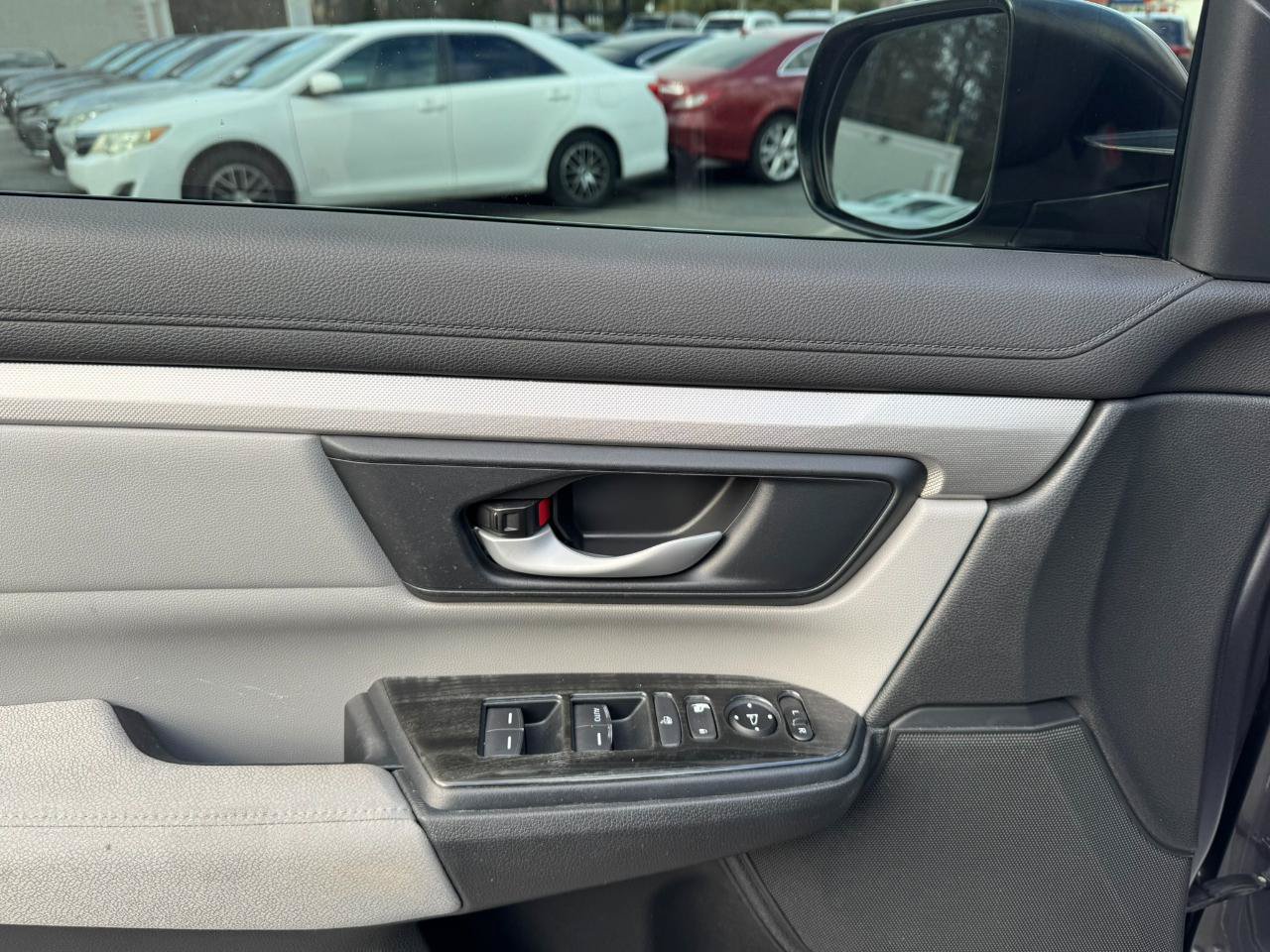 Used 2017 Honda CR-V LX image 9