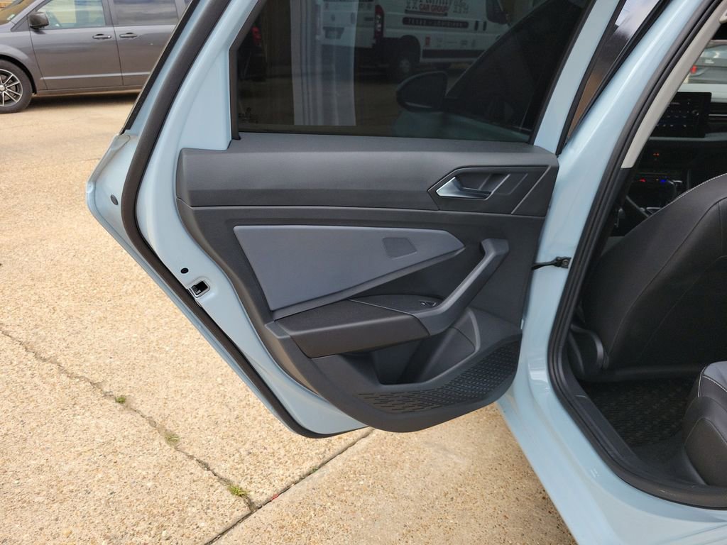 Used 2025 Volkswagen Jetta SE image 7