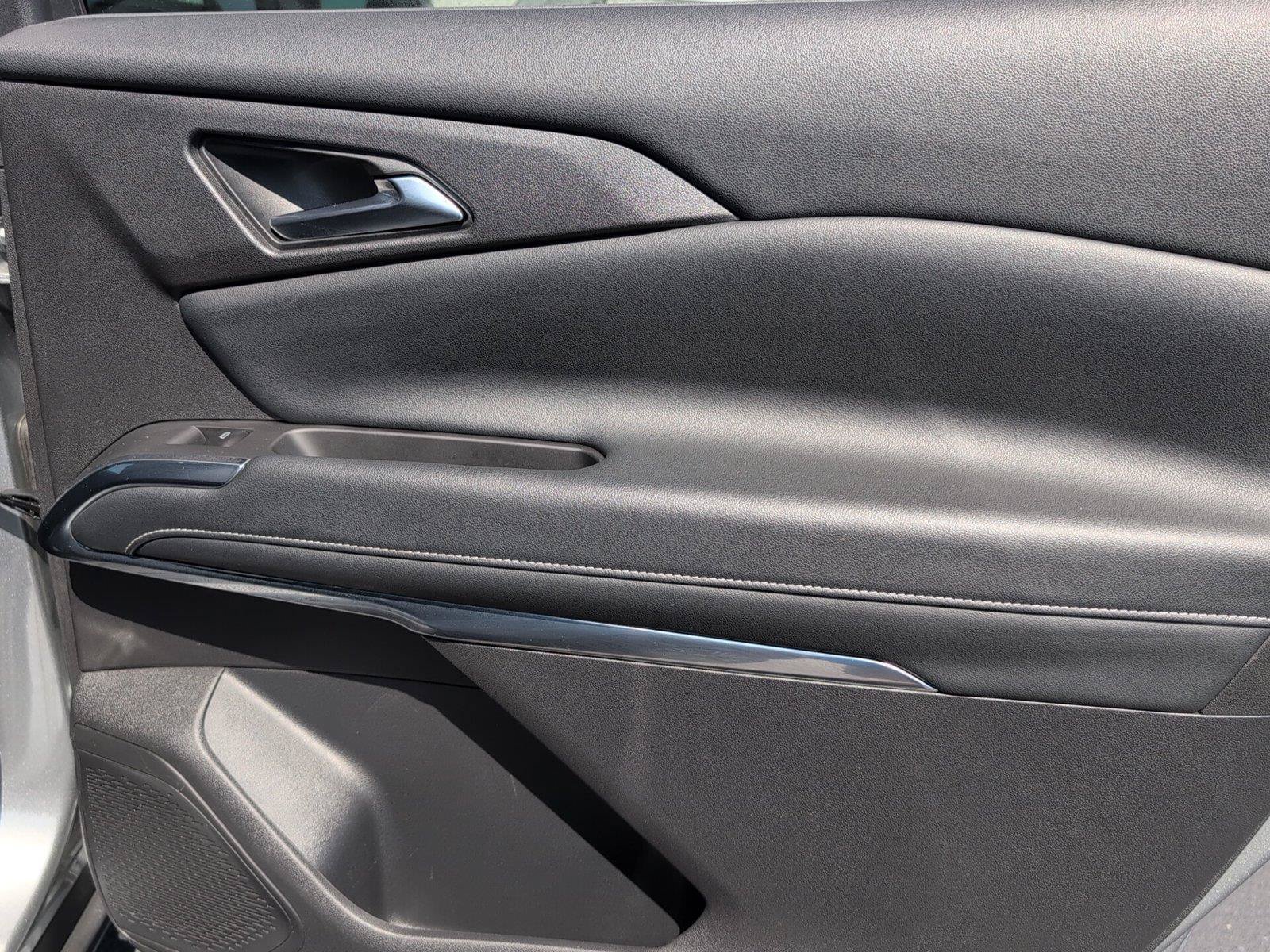 Certified 2025 Chevrolet Traverse LT FWD image 37