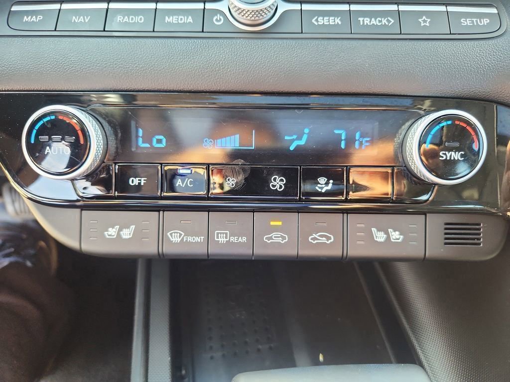 Certified 2023 Hyundai Elantra Limited image 29