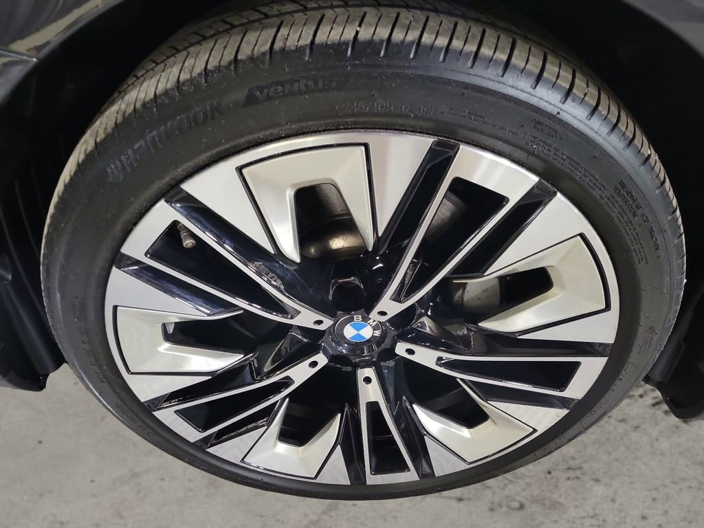 Used 2024 BMW 530i xDrive w/ Premium Package image 9