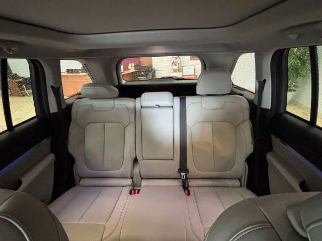 Used 2022 Jeep Grand Cherokee Overland AWD/4WD image 9