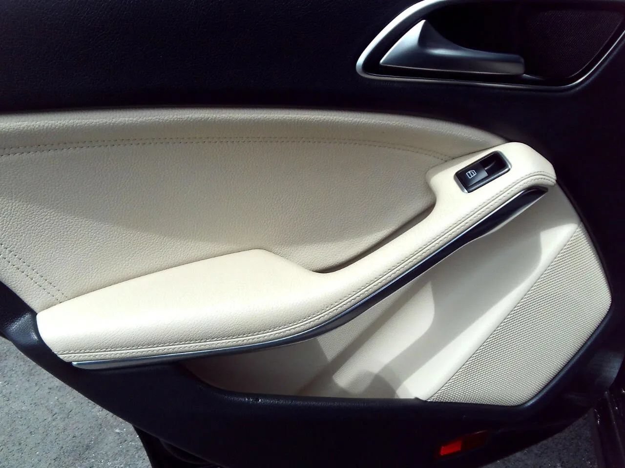 Used 2015 Mercedes-Benz CLA 250 4MATIC w/ Premium 1 Package image 22