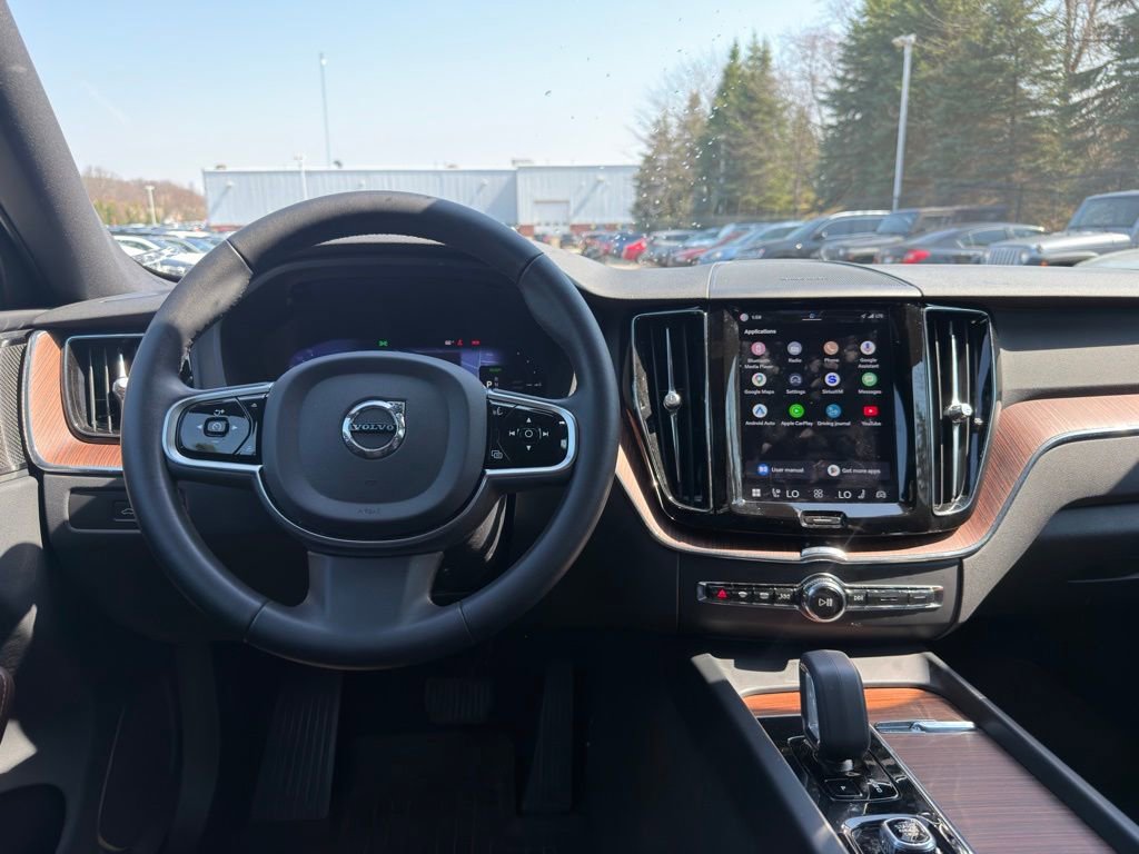 Used 2023 Volvo XC60 T8 Plus image 16