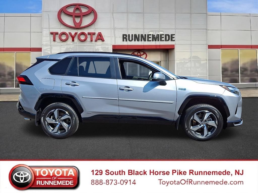 Used 2022 Toyota RAV4 SE w/ Weather & Moonroof Package AWD/4WD image 7