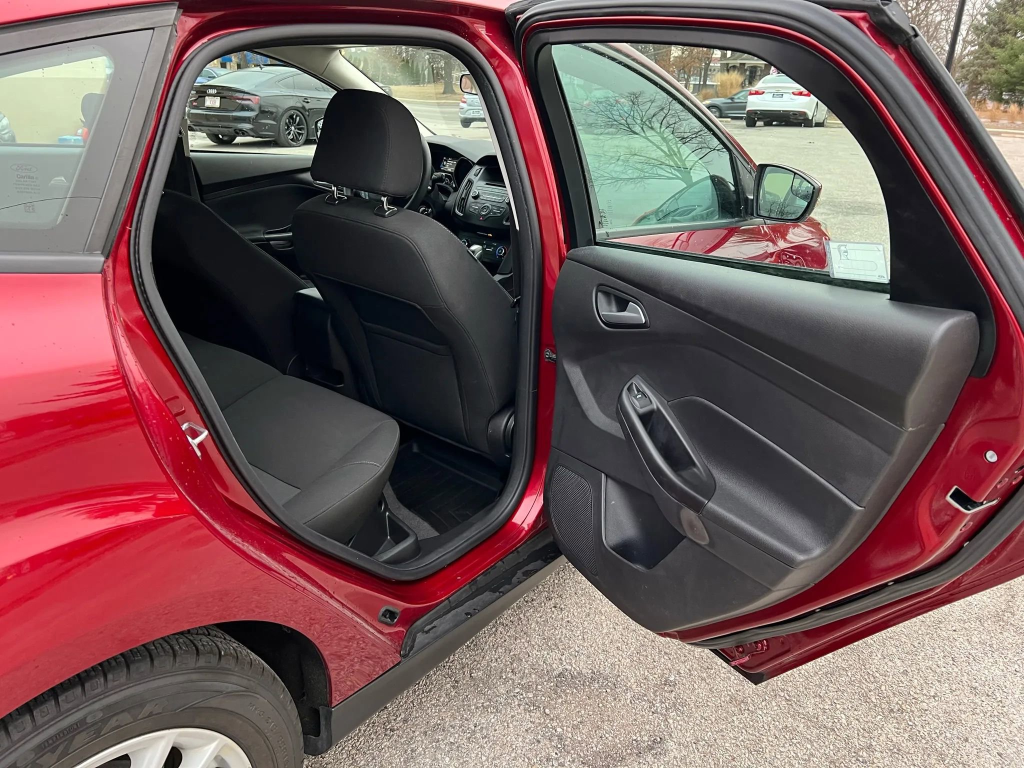 Used 2015 Ford Focus SE image 15