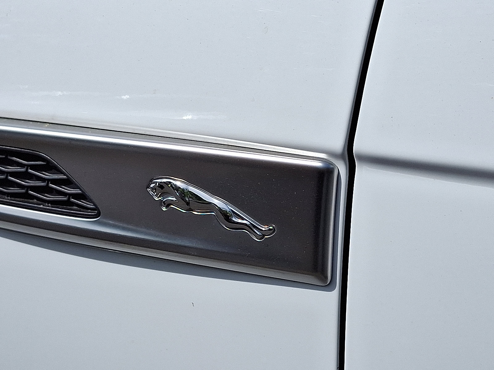 Certified 2025 Jaguar F-PACE R-Dynamic S image 30