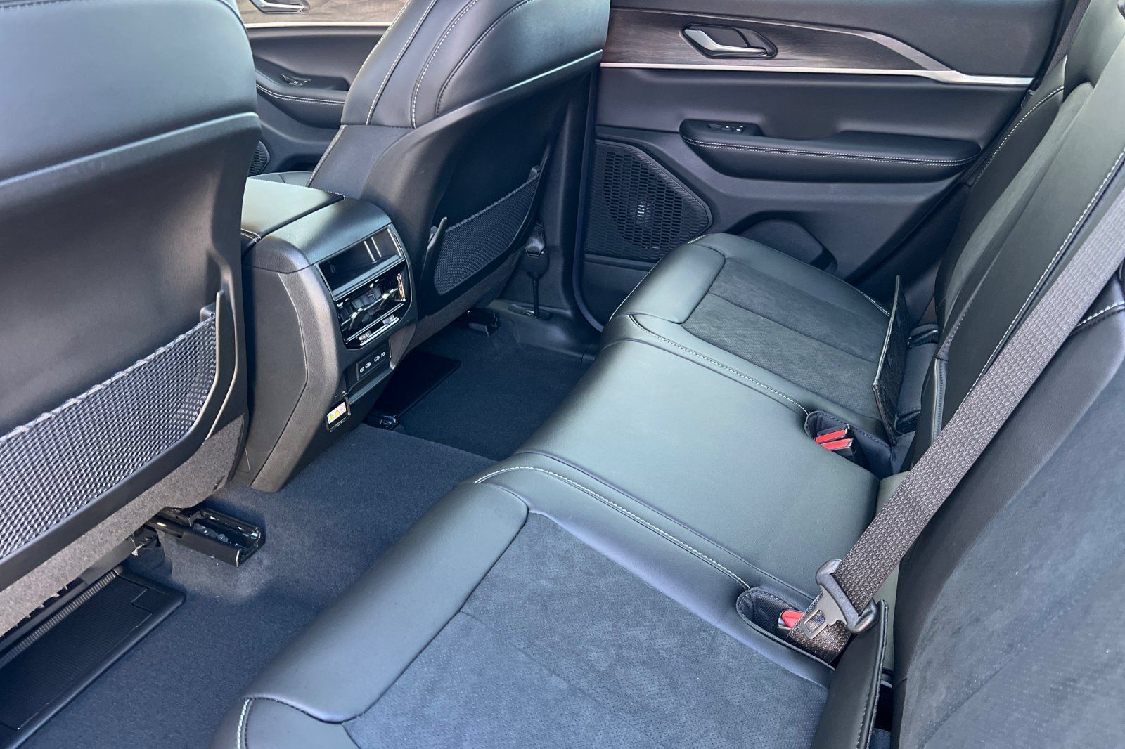 New 2026 Jeep Grand Cherokee Altitude AWD/4WD image 11