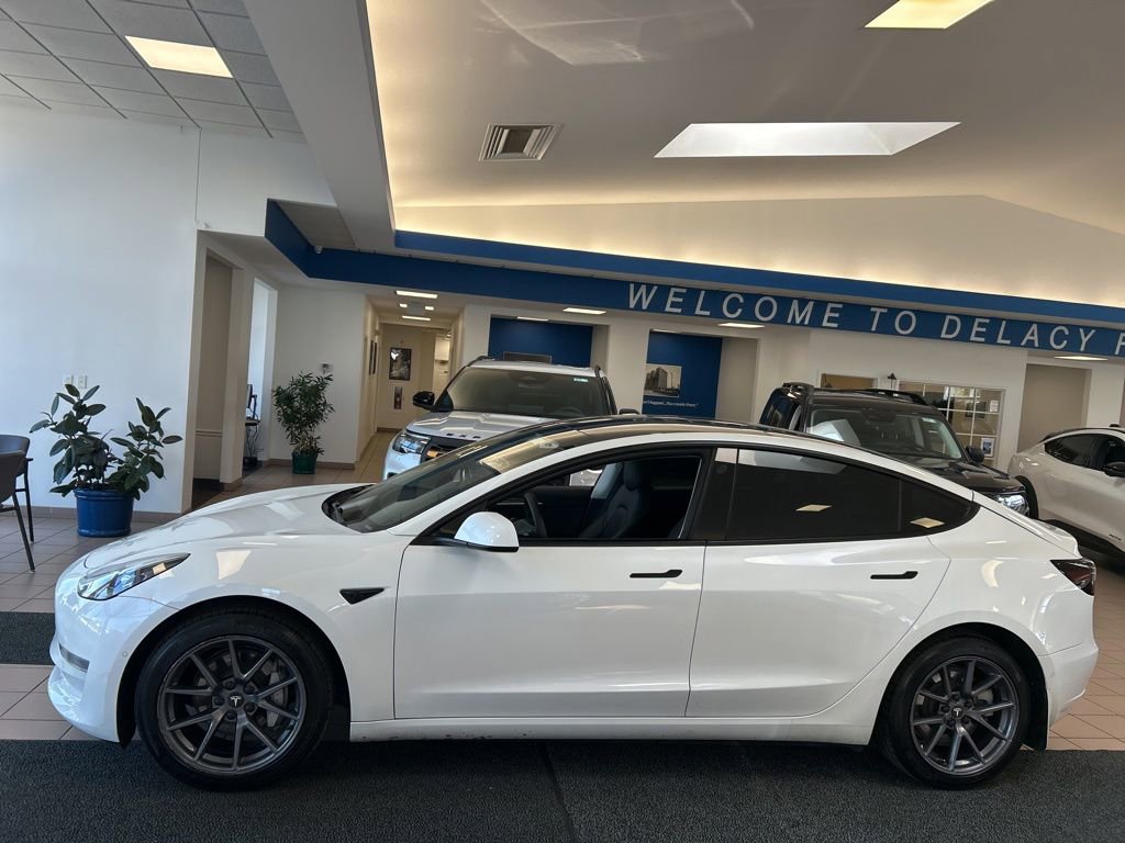 Used 2022 Tesla Model 3 Long Range AWD/4WD image 2