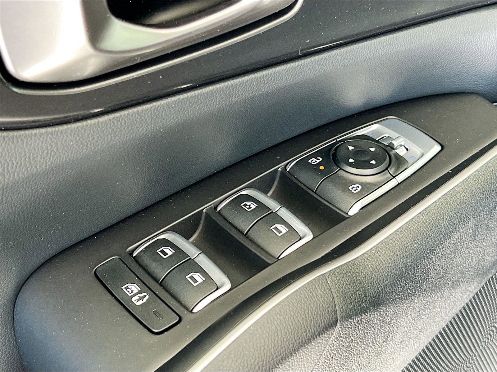 Used 2025 Kia Sorento S image 20