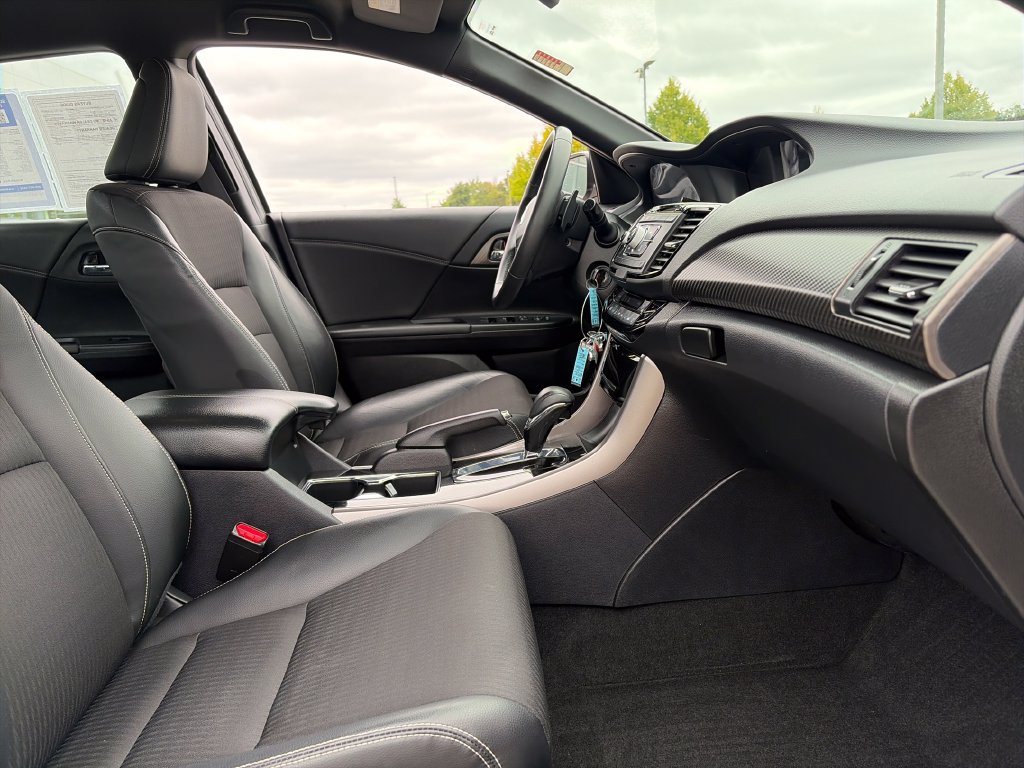 Used 2017 Honda Accord Sport image 11