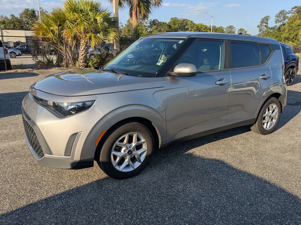 Used 2023 Kia Soul LX w/ Option Group 015 FWD image 8