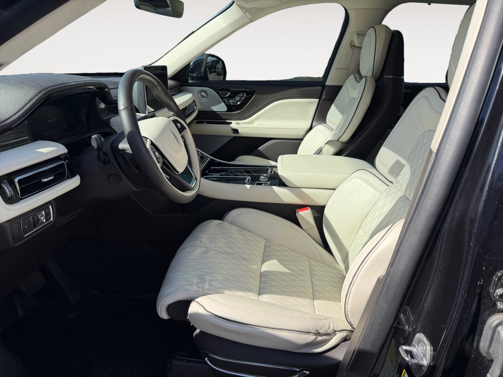 Used 2020 Lincoln Aviator Black Label w/ Dynamic Handling Package image 9