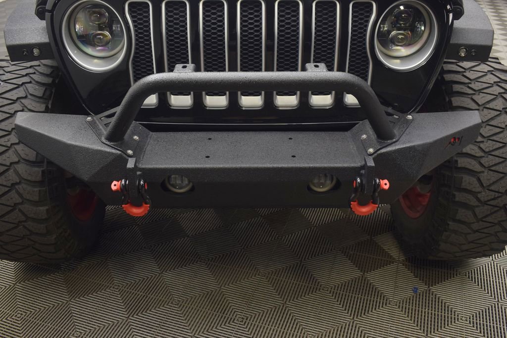 Used 2018 Jeep Wrangler Unlimited Sahara w/ Uconnect 4C Nav & Sound Group image 34