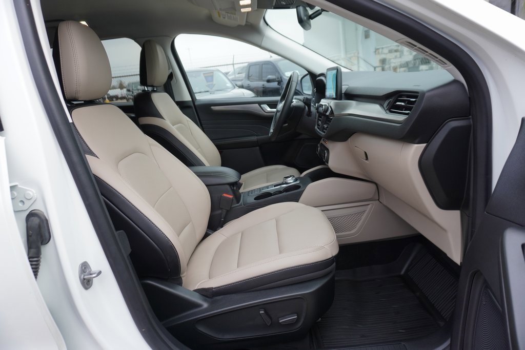 Certified 2022 Ford Escape Titanium image 23