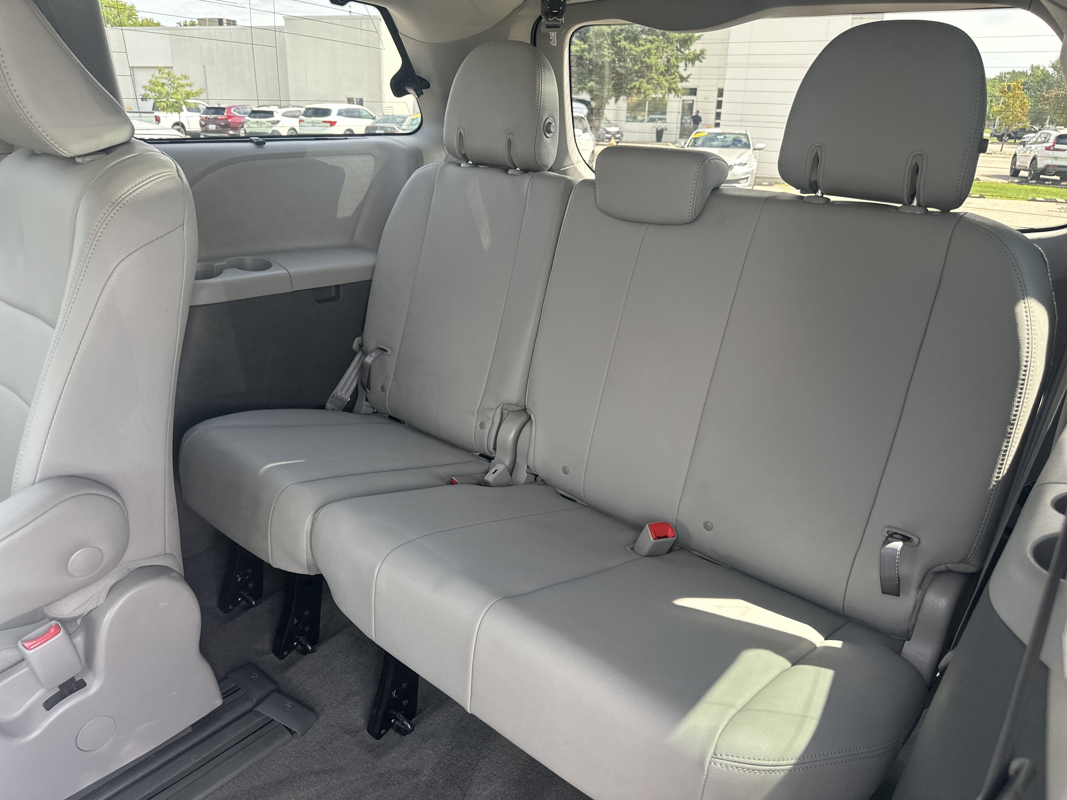 Used 2018 Toyota Sienna XLE w/ Protection Package FWD image 16