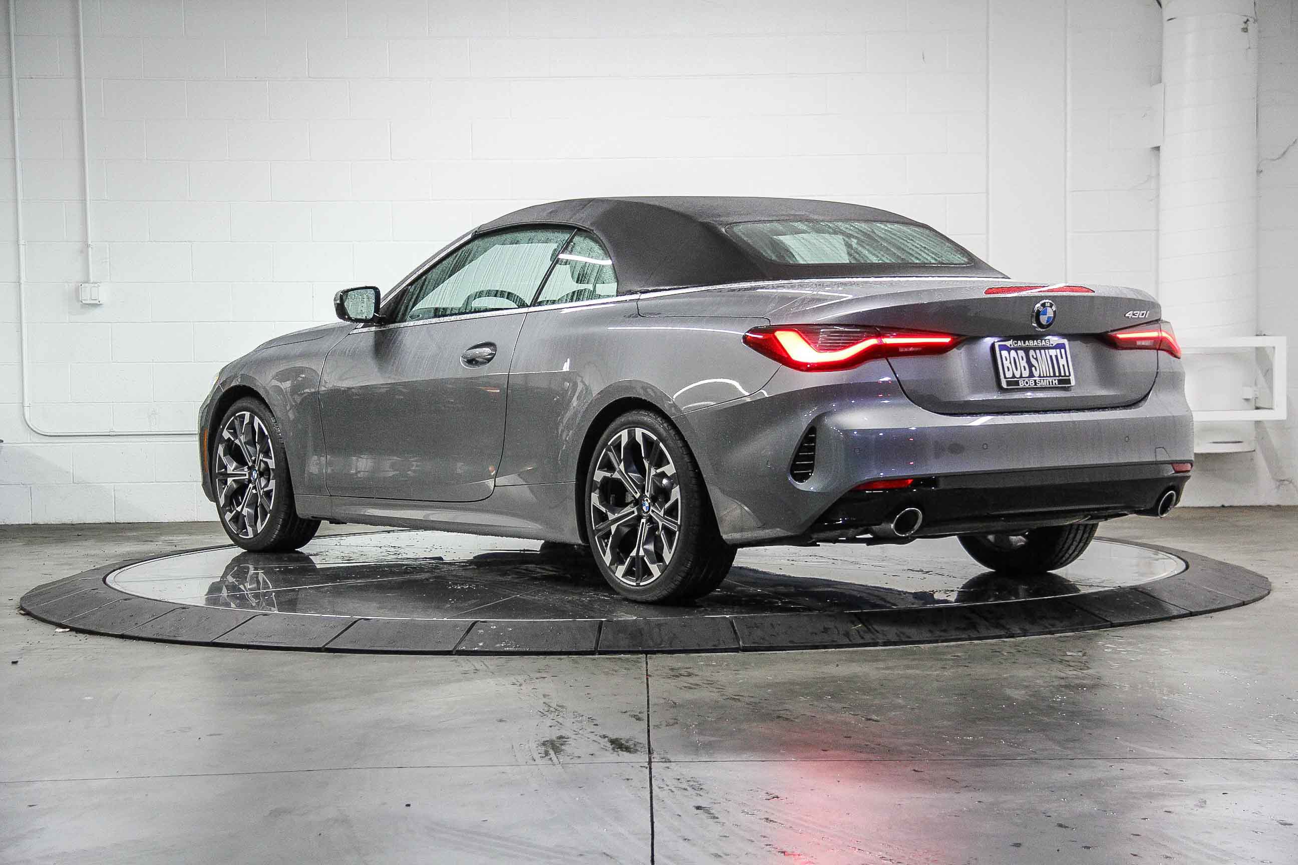 Used 2025 BMW 430i Convertible w/ Premium Package image 4