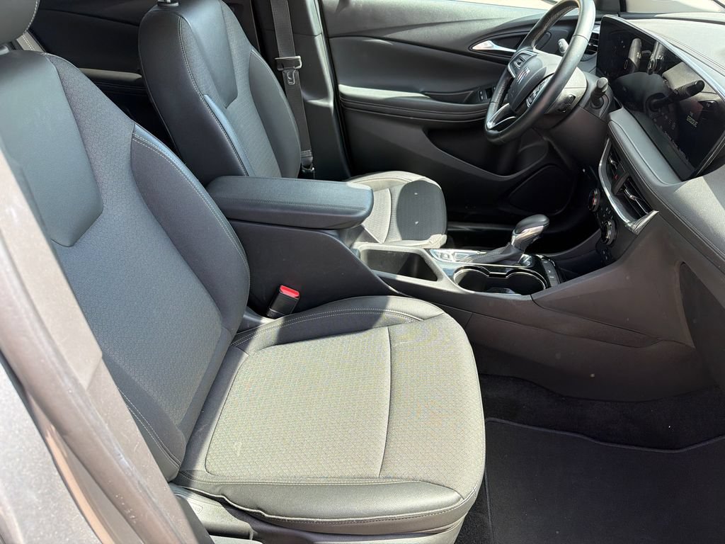 Used 2025 Buick Encore GX Preferred FWD image 13