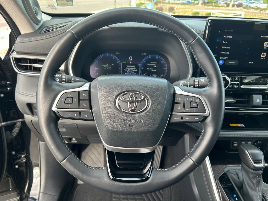 Used 2024 Toyota Highlander Limited AWD/4WD image 12