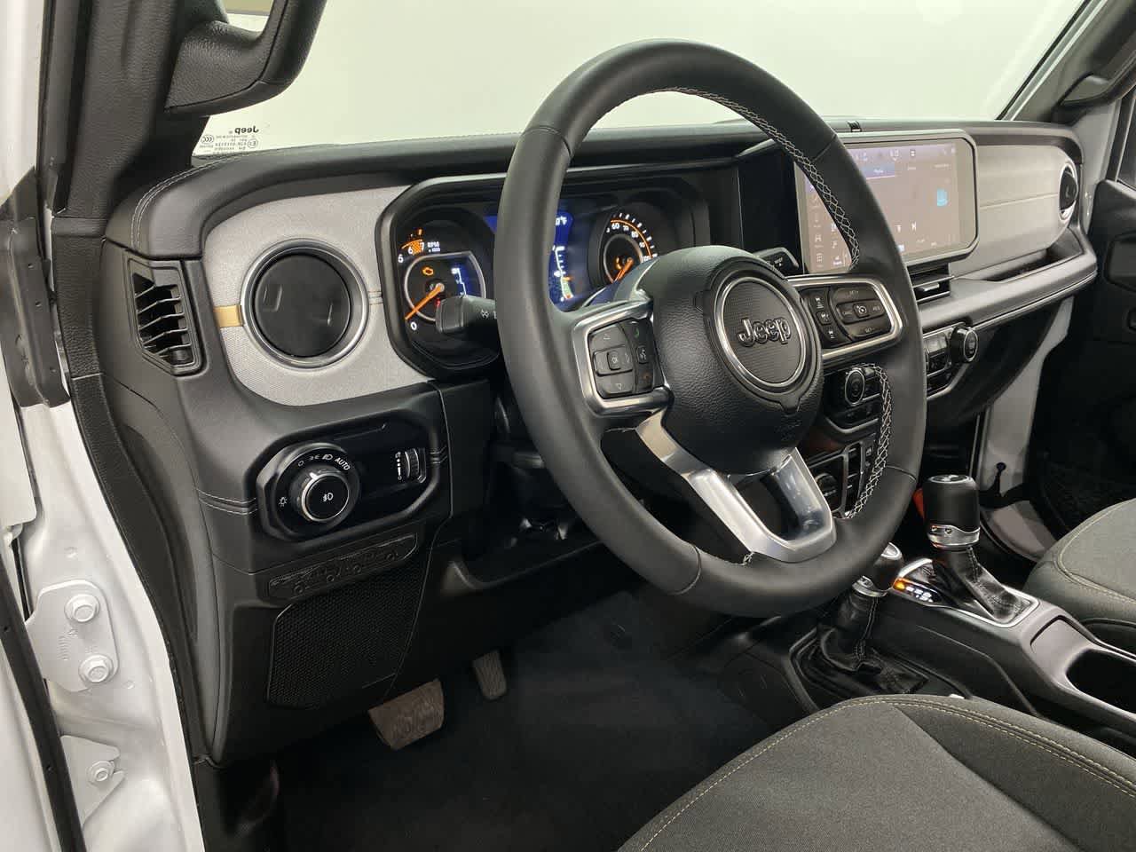 Used 2025 Jeep Wrangler Sahara AWD/4WD image 2