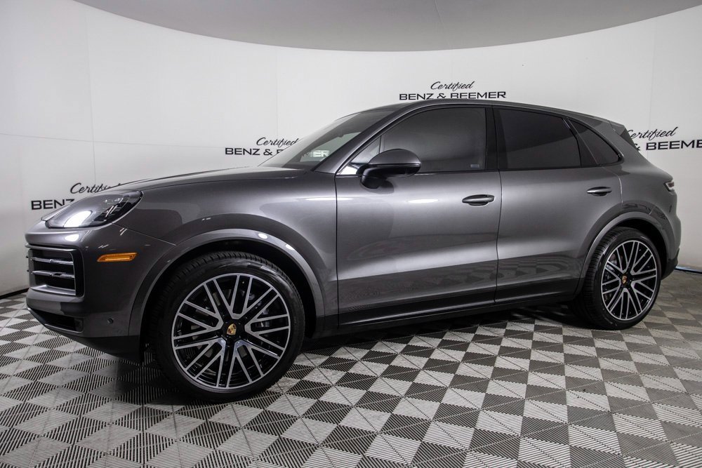 Used 2025 Porsche Cayenne image 5