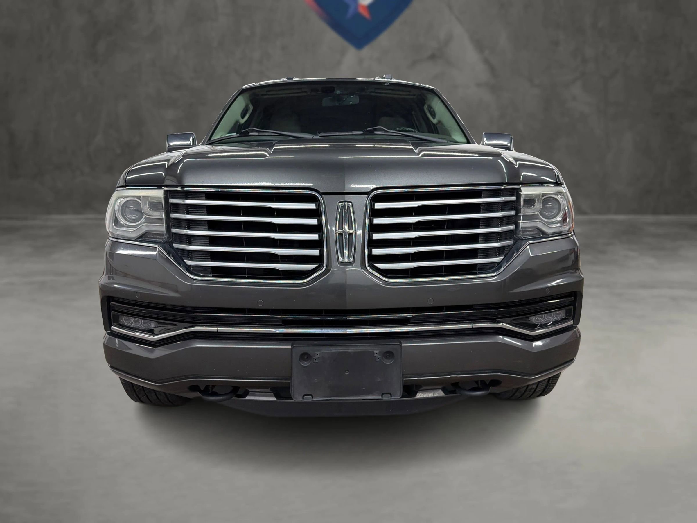 Used 2016 Lincoln Navigator L Select RWD image 13