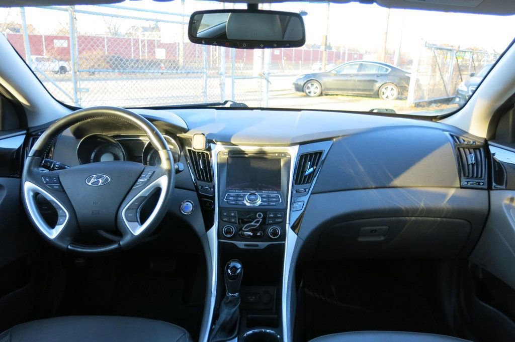 Used 2013 Hyundai Sonata Limited w/ Premium Pkg image 17