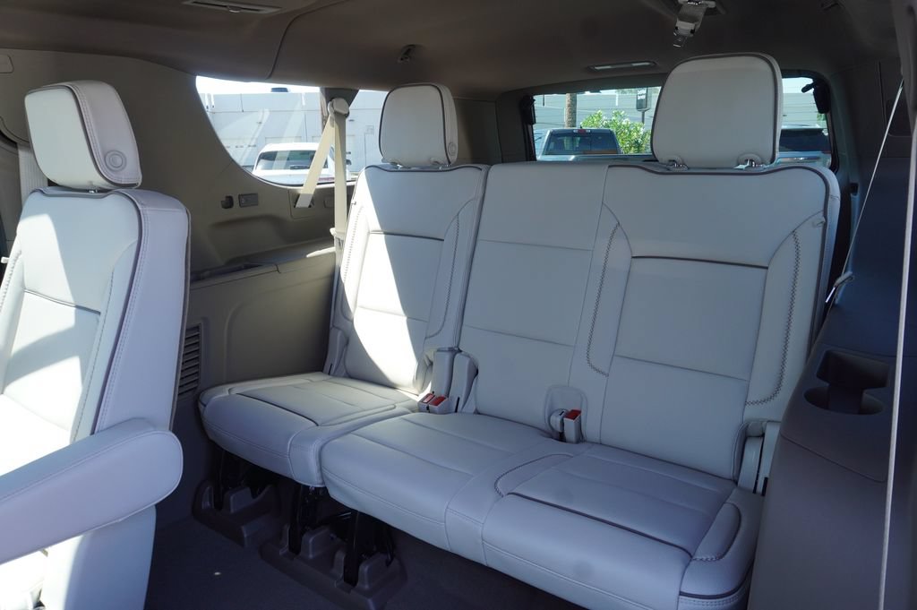 New 2026 GMC Yukon XL Denali w/ Sun & Power Step Package AWD/4WD image 10