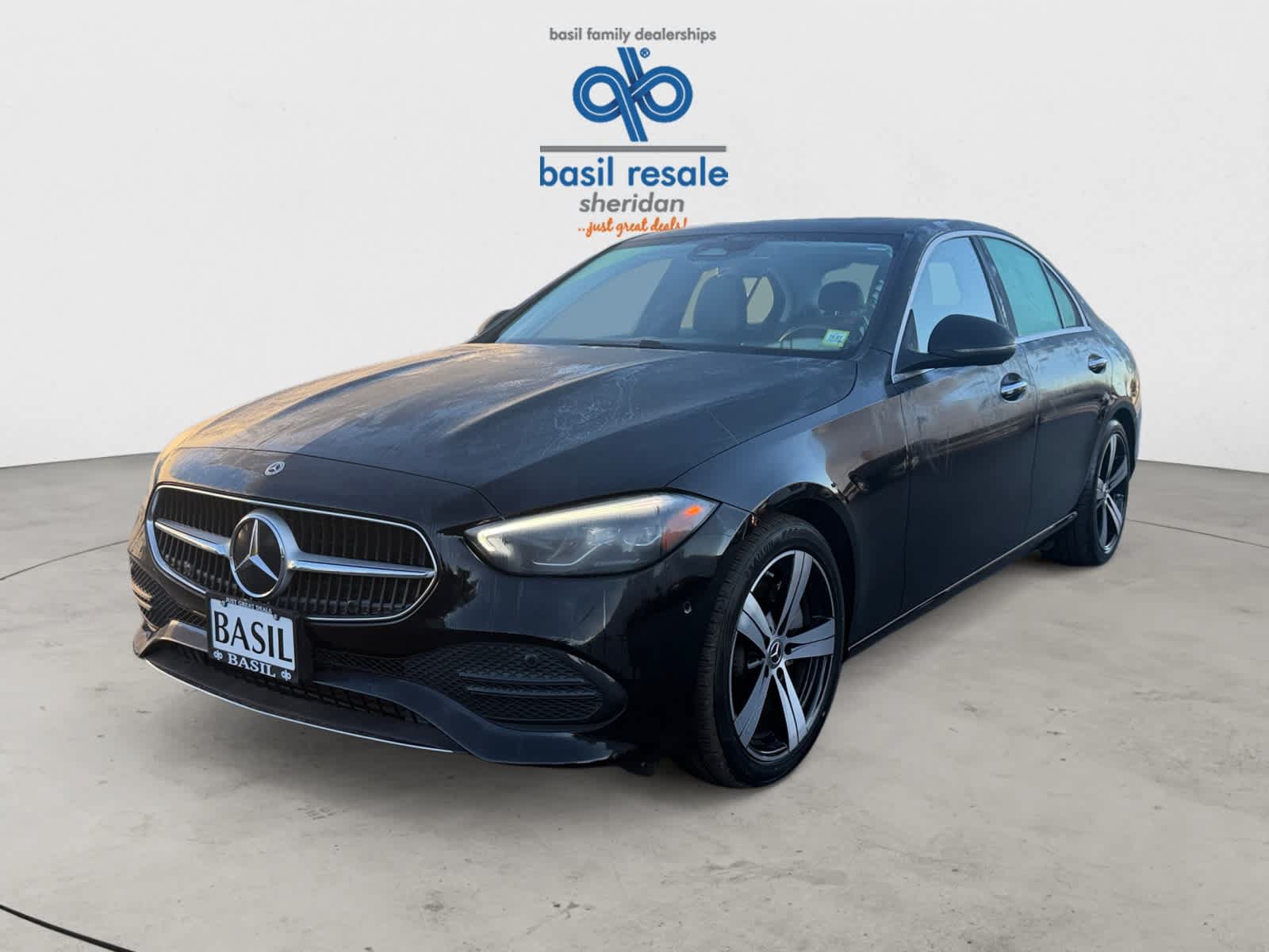 Used 2025 Mercedes-Benz C 300 4MATIC Sedan image 2