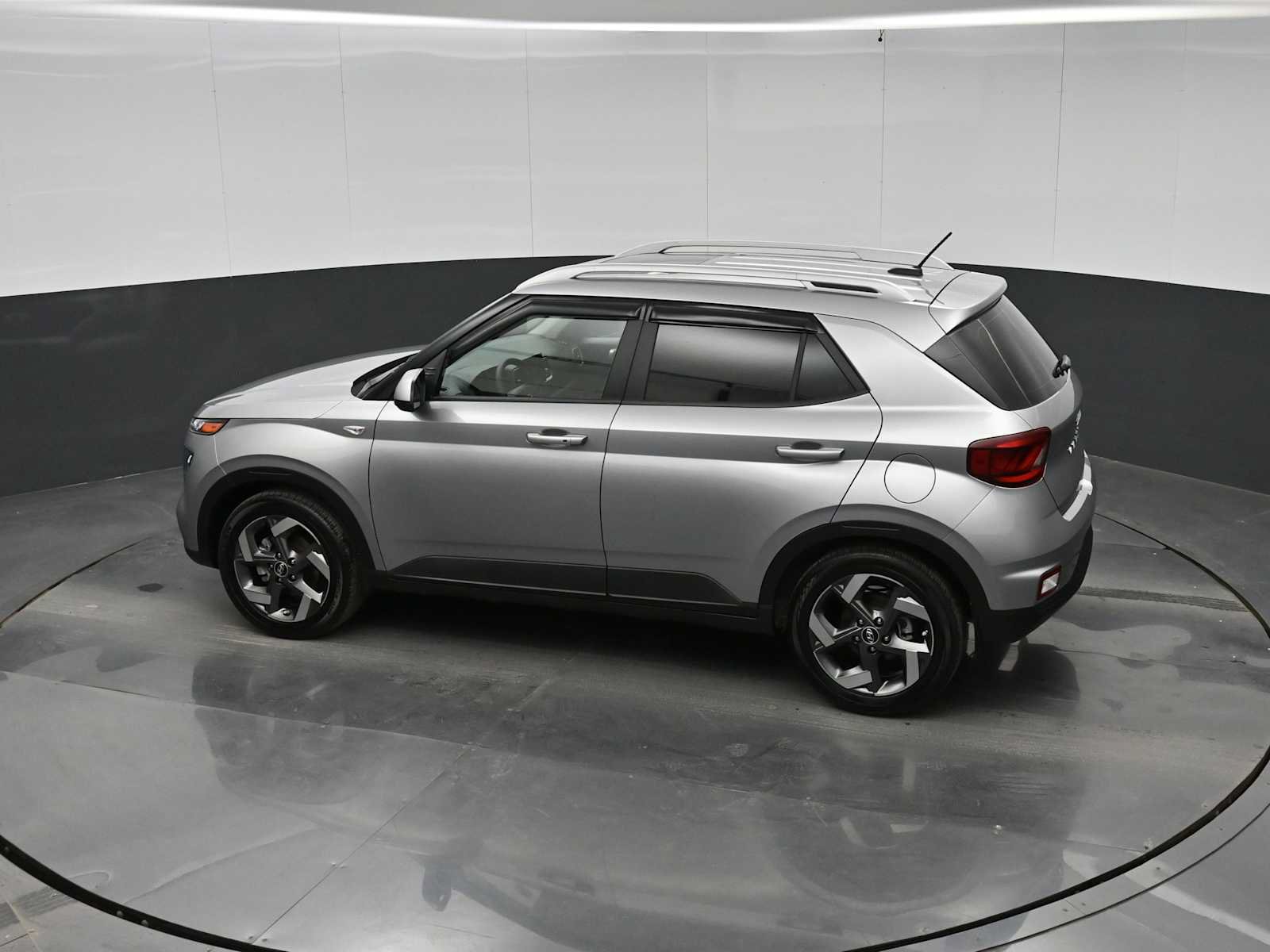 Used 2024 Hyundai Venue SEL FWD image 27