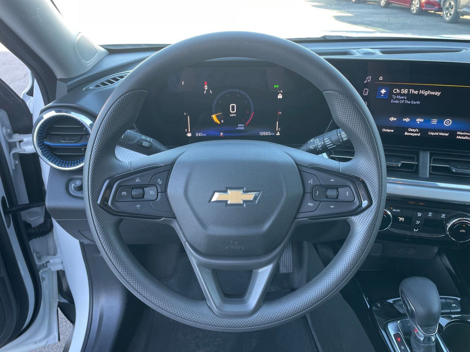 Used 2025 Chevrolet Trax LT image 27