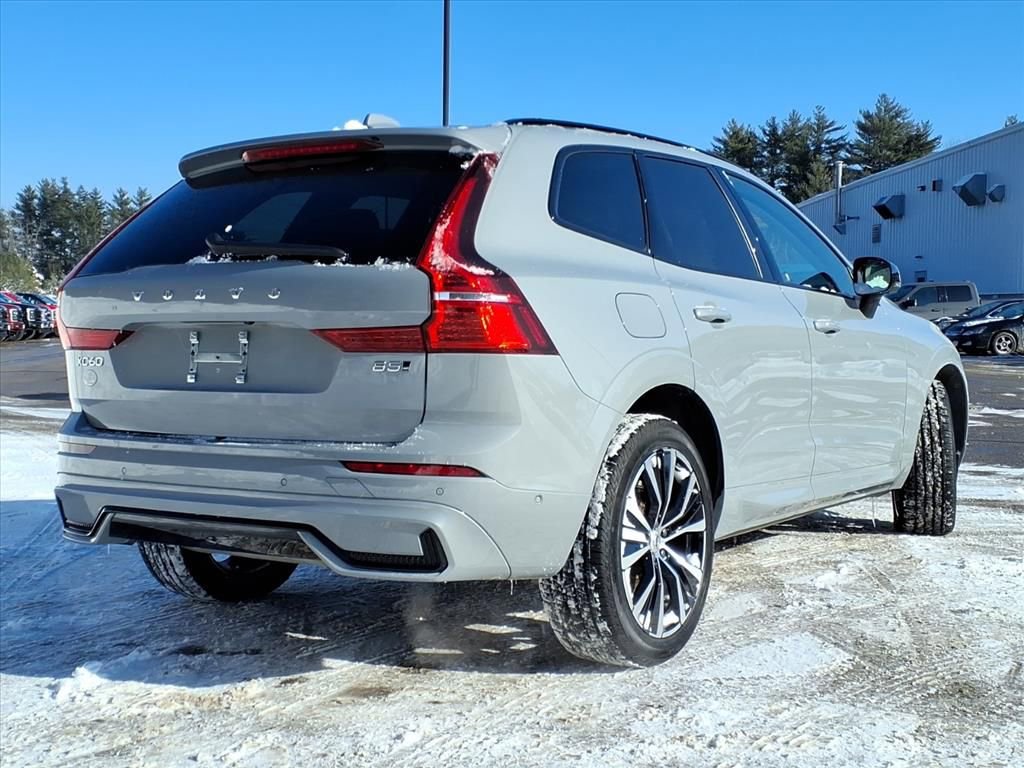 Used 2025 Volvo XC60 B5 Plus image 4