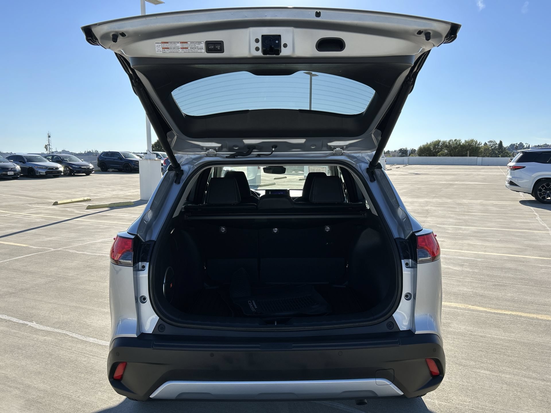 Used 2024 Toyota Corolla Cross XLE w/ Convenience Package FWD image 20