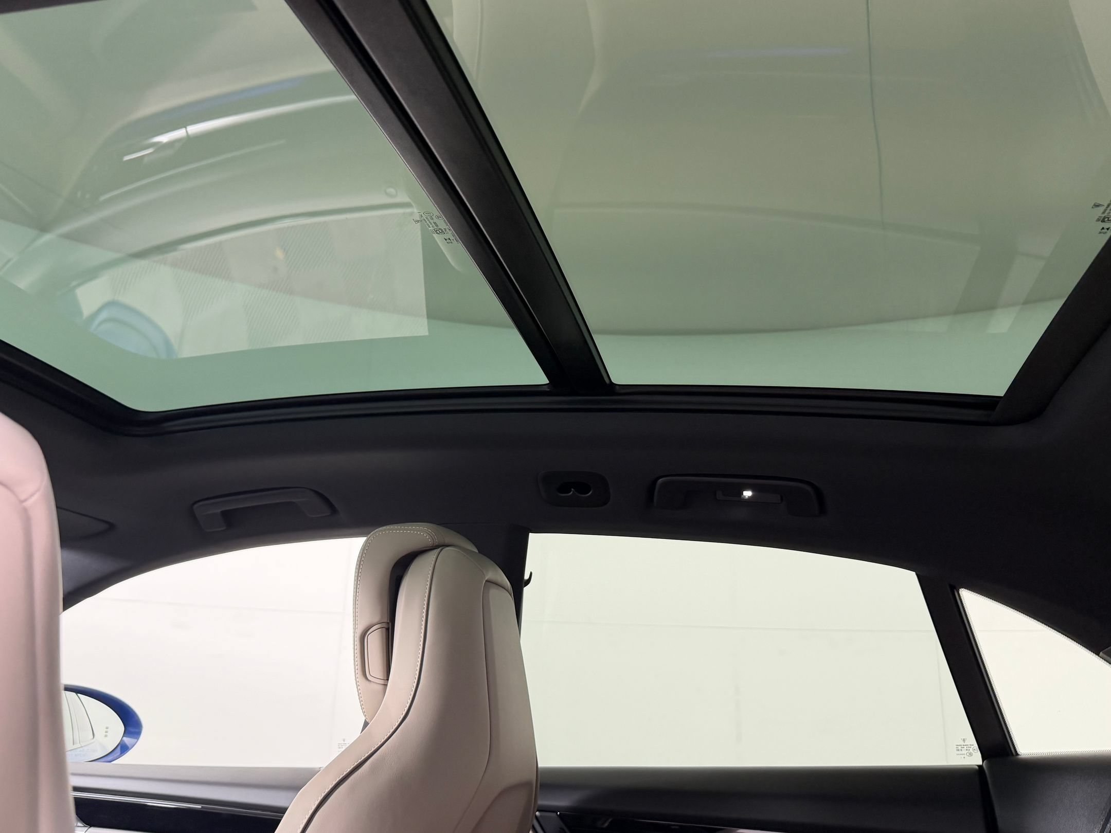 Used 2026 Porsche Macan Electric RWD image 17