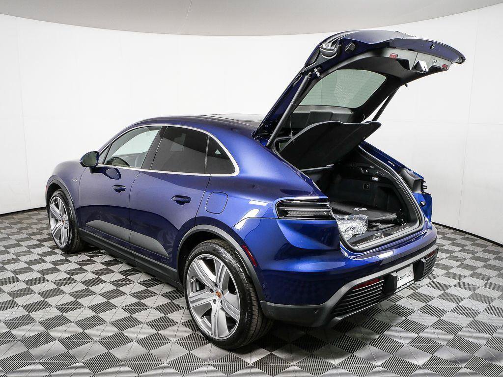 New 2026 Porsche Macan Electric RWD image 35