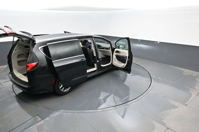Used 2024 Chrysler Pacifica Touring-L image 28