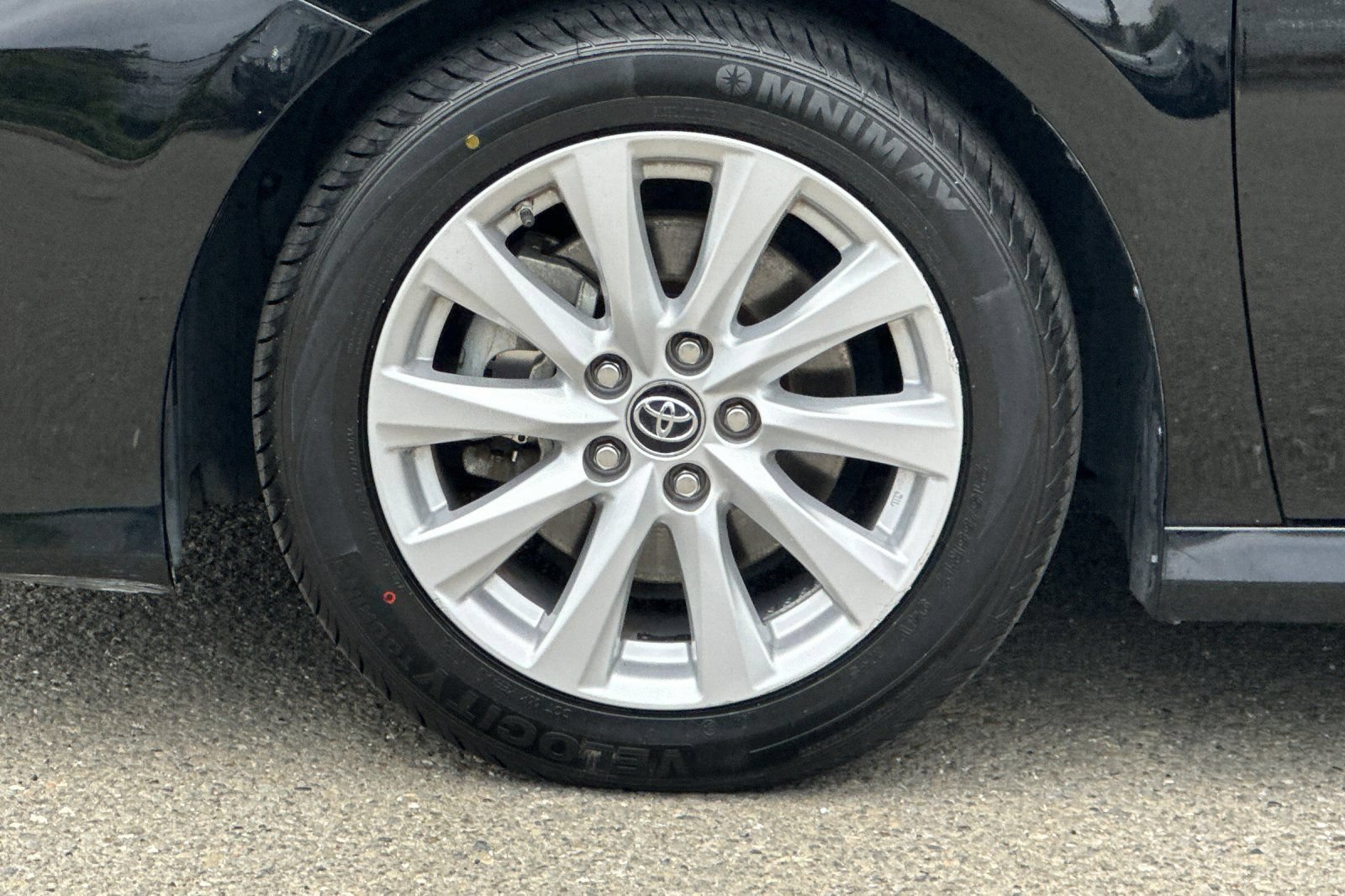 Used 2019 Toyota Camry LE FWD image 29