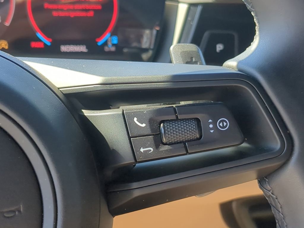 Certified 2025 Porsche Cayenne image 36