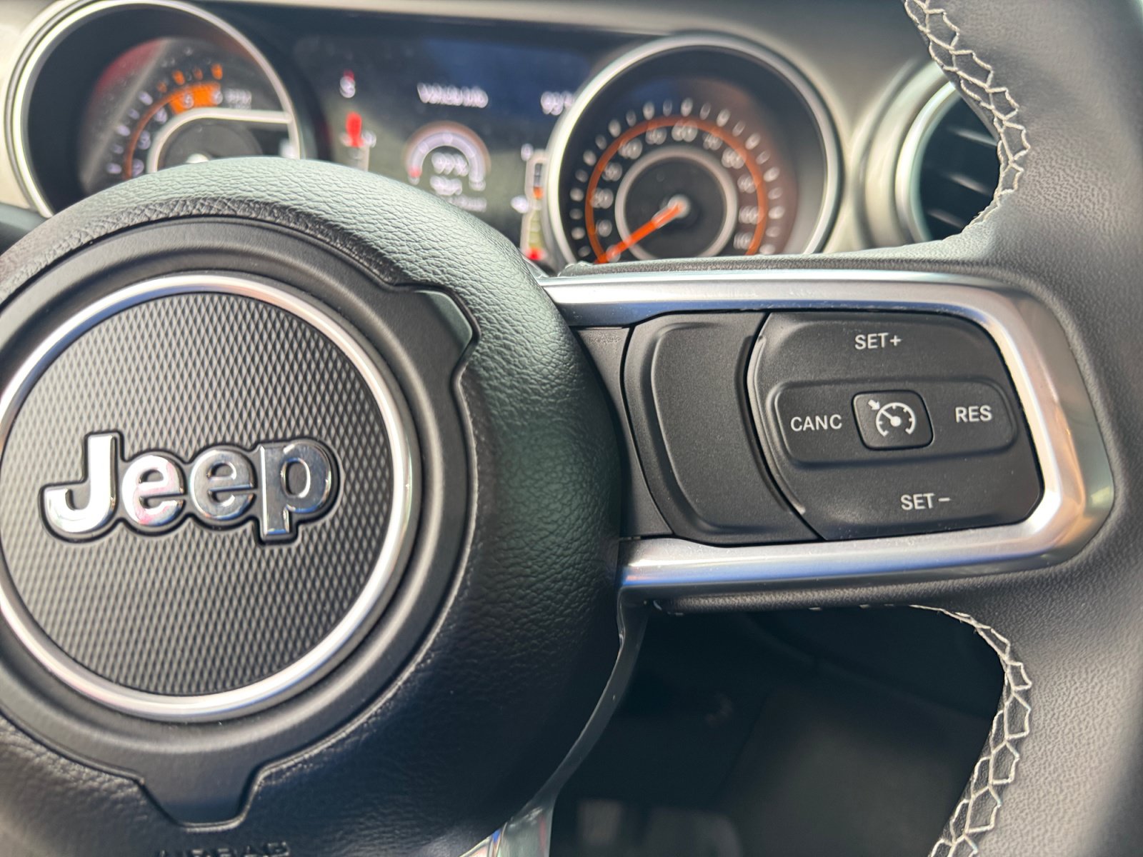 Used 2023 Jeep Wrangler Unlimited Sahara AWD/4WD image 24