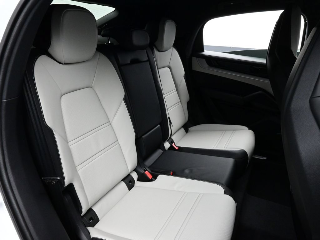 New 2026 Porsche Cayenne E-Hybrid Coupe AWD/4WD image 17