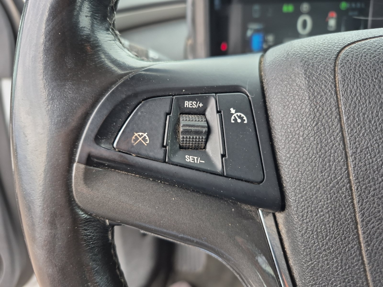 Used 2015 Chevrolet Volt FWD image 25