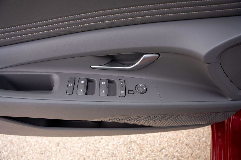 New 2025 Hyundai Elantra Sport image 16