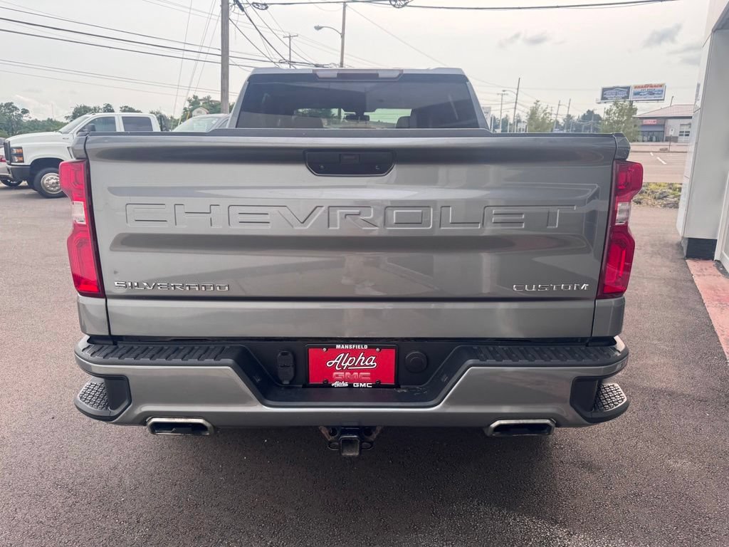 Used 2020 Chevrolet Silverado 1500 Custom w/ Custom Value Package AWD/4WD image 4