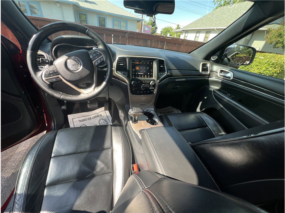 Used 2015 Jeep Grand Cherokee Overland w/ Advanced Technology Group image 11