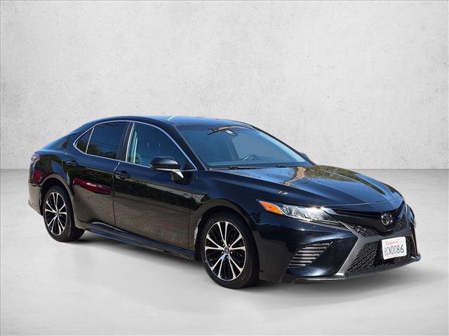 Used 2018 Toyota Camry SE FWD image 3