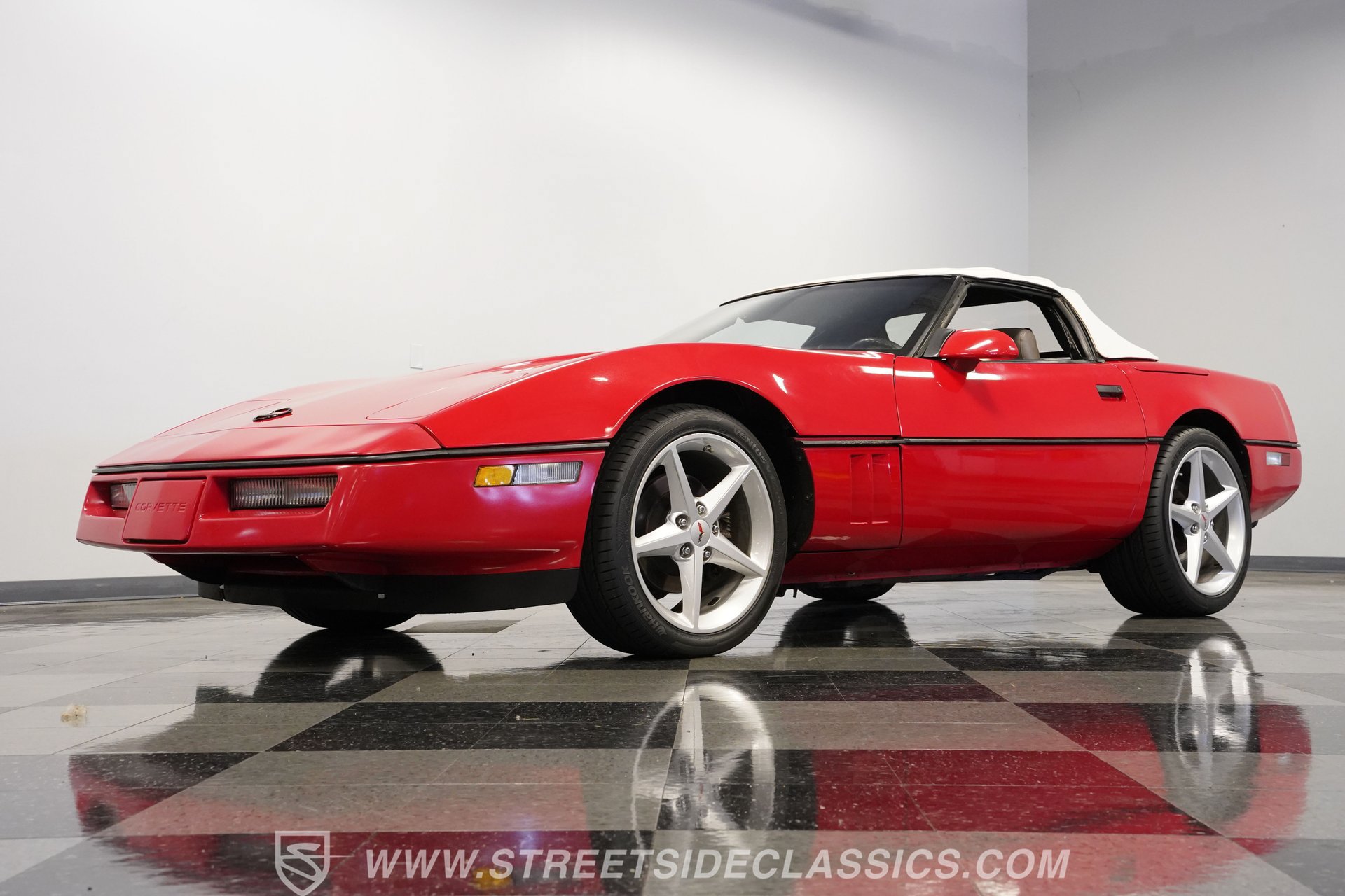 Used 1989 Chevrolet Corvette Convertible RWD image 21